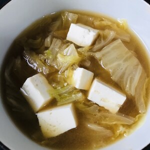 白菜と豆腐のシンプル味噌汁